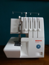 Bernina Overlock (Näh­maschine)
